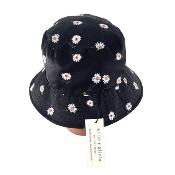 NWT Alice & Olivia by Stacy Bendet Black White Reversable Daisy Print Bucket Hat